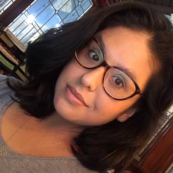 Meet your Posher, Carla - Picture 1 of 1